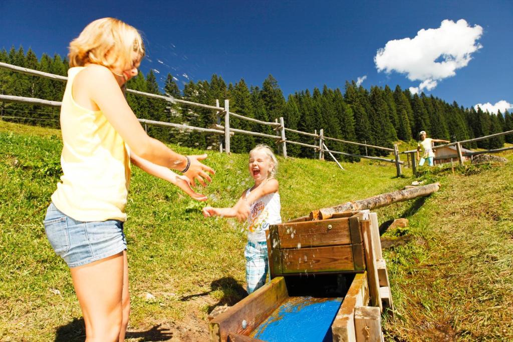 Dachstein West Hotel Gmbh-Kirchenwirt Russbach Russbach am Pass Gschütt Exterior foto